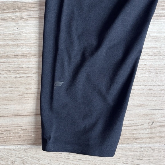 Men’s Fabletics The Baseline Tight 3/4 in Black - Picture 6 of 7
